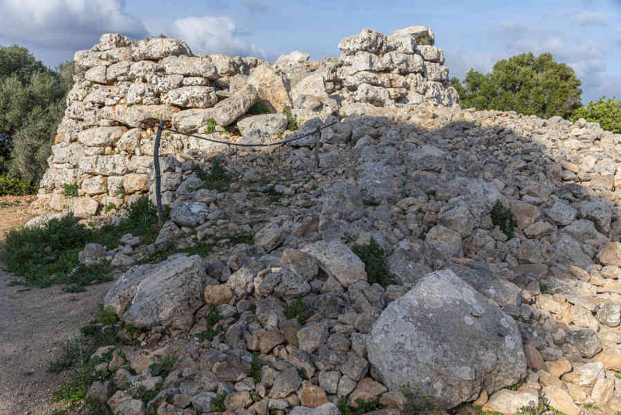 Mallorca - Llucmajor 48 - poblado prehistórico de Capocorb Vell.jpg